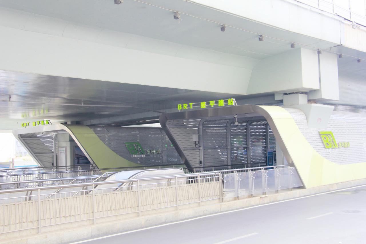Line 2 Apartment Wuhan Luaran gambar